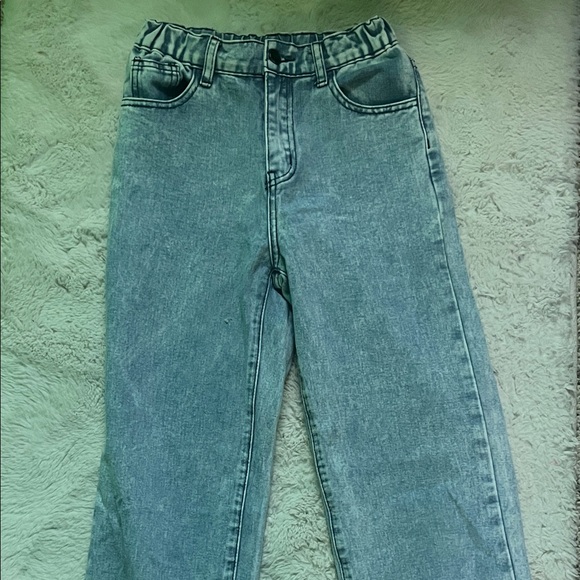 SHEIN Light Wash Kids Denim Jeans - Picture 2 of 8
